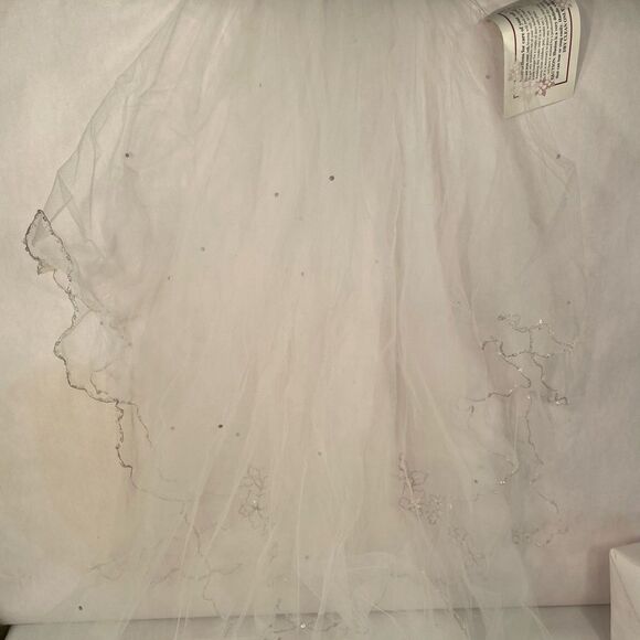 WEDDING VEIL WITH BEADED EDGING AND RHINESTONES NWT SPARKLY FLOOR LENGTH - Picture 2 of 4